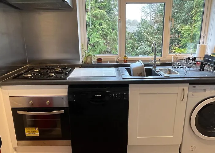 Best Hotels Near Ascot Railway Station