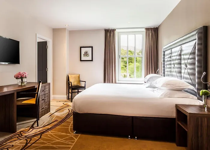 Best Romantic Hotels in Windermere for Couples