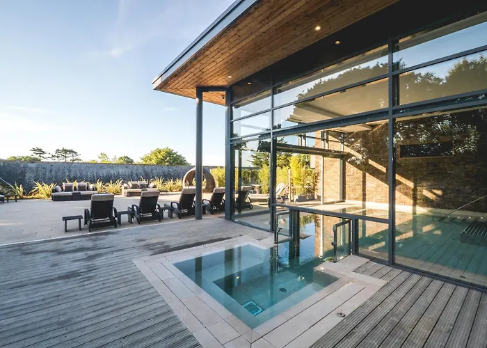 Top-Rated Five Star Hotels in Scenic Plymouth