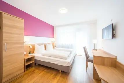Hotel S16.
