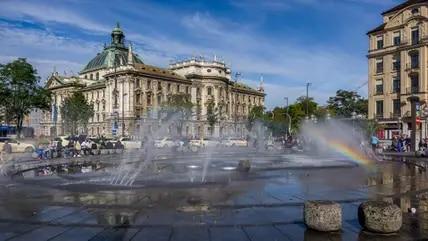Unweit des Creatif Hotel Elephant befindet sich der Stacus/Karlsplatz, der Eingang zur Innenstadt.